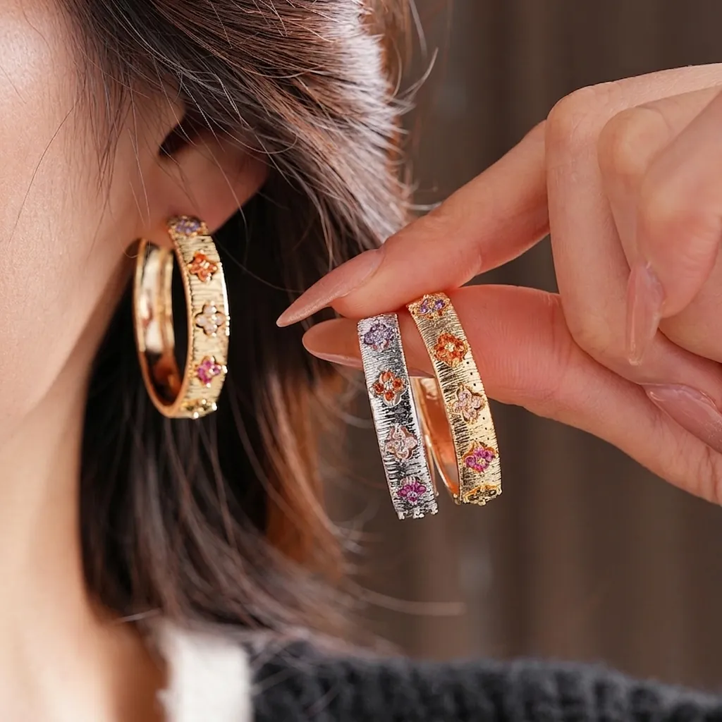 Créoles Fleurs En Zircon Coloré Texture Brossée Cuivre Plaqué Or 18K Bijoux Floraux Chic Pour Femmes
