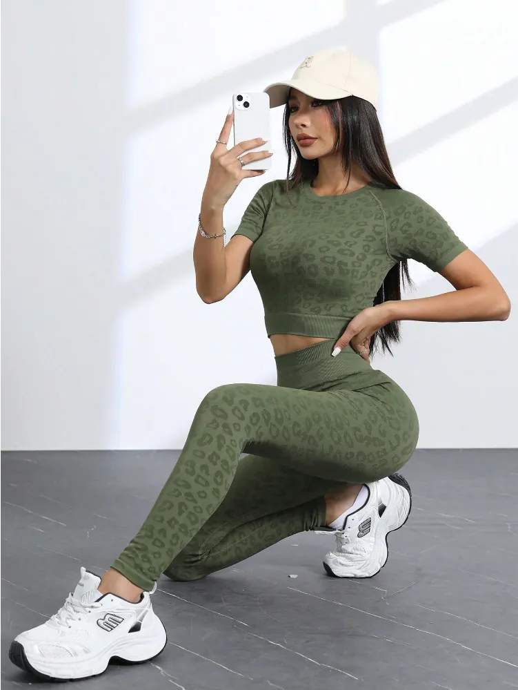 Top Crop A Maniche Corte Jacquard Leopardato E Leggings A Vita Alta Poliammide Elastan Senza Cuciture Donna