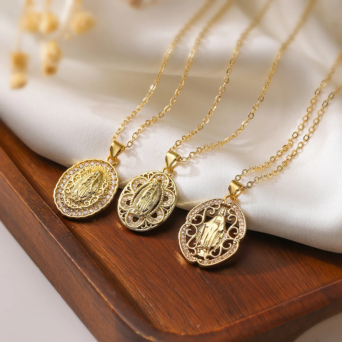 Collana Con Pendente Vergine Maria Placcata Oro 18K Rame Zirconia Gioielli Religiosi Geometrici Per Donne