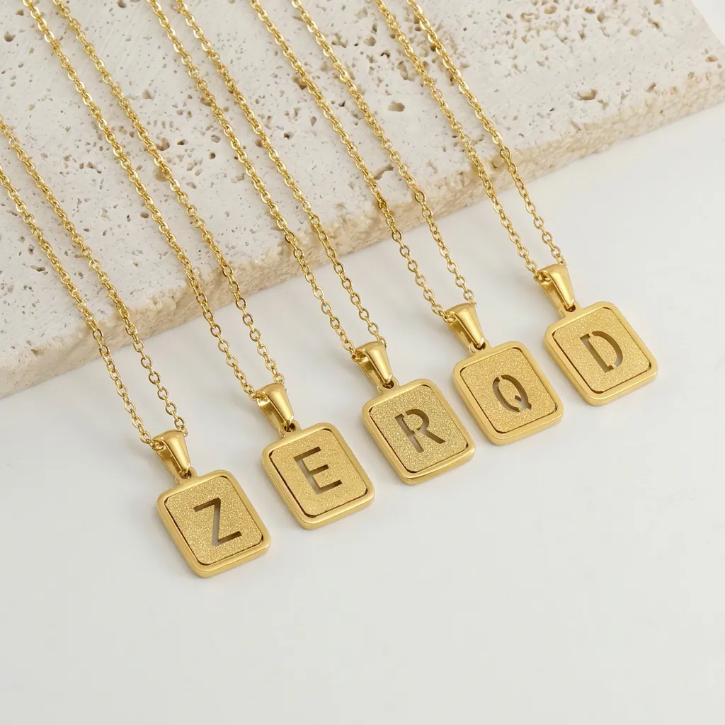 Collar con Colgante de Letra de Alfabeto de Acero Inoxidable Bañado en Oro de 18K Cadena de Clavícula con Inicial Mate Joyas para Mujer