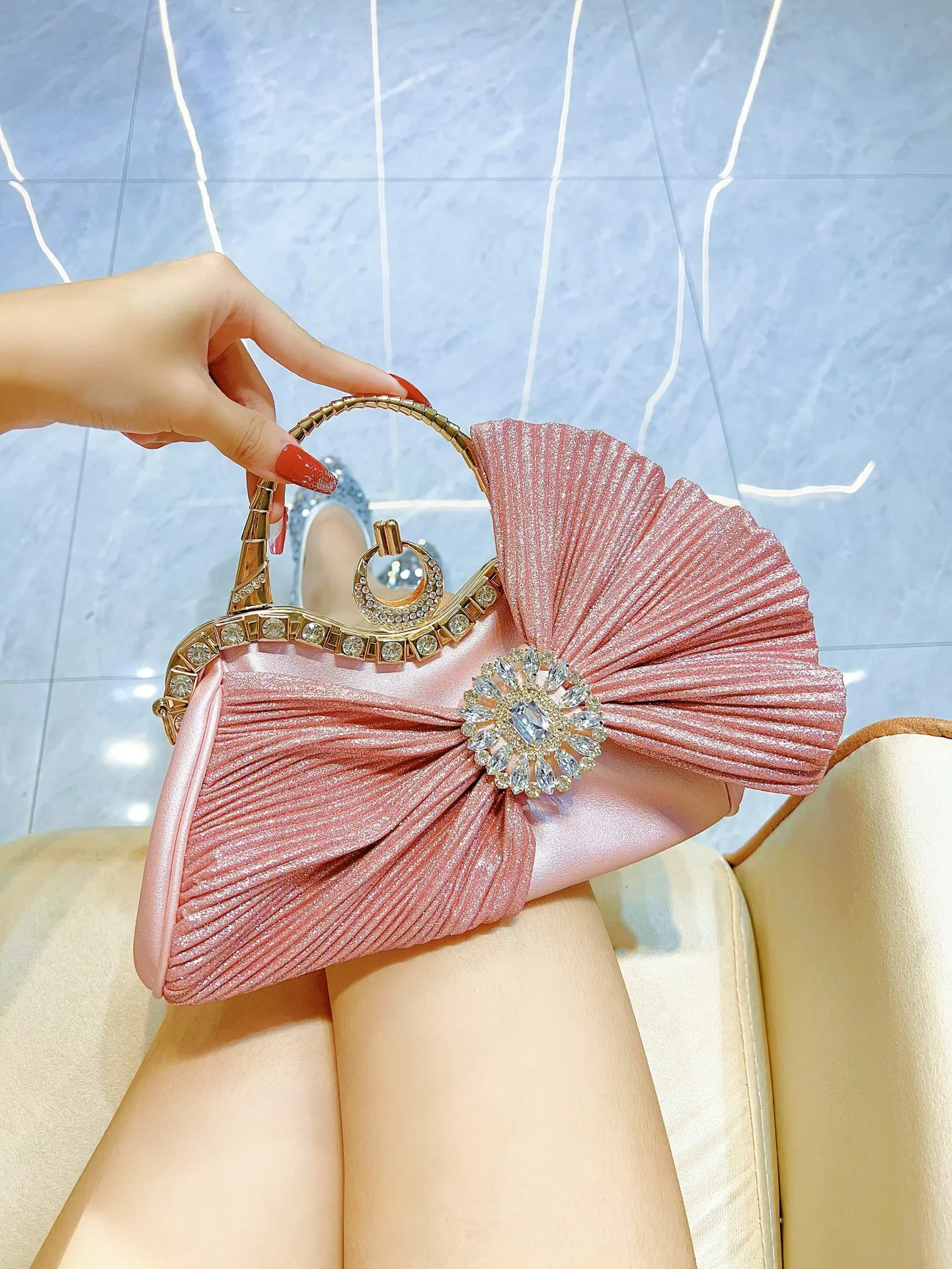 Elegant Pleated Satin Evening Clutch Bag Rhinestone Luxury Metal Handle Chain Handbag For Women Wedding Party Prom