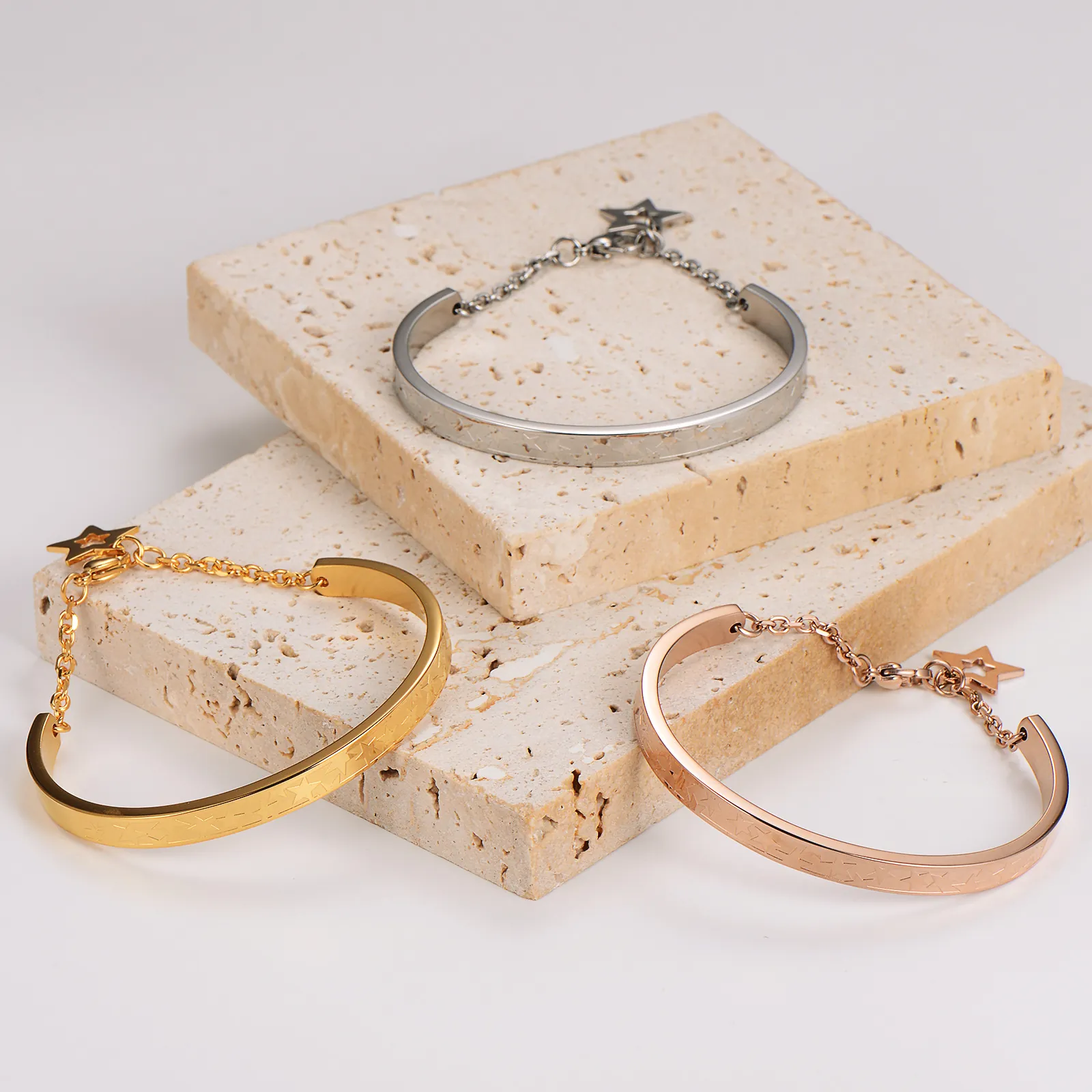 Brazalete De Estrella De Acero Inoxidable Con Estrellas Grabadas Y Colgante De Estrella Hueca Cadena Ajustable Joyería De Mujer