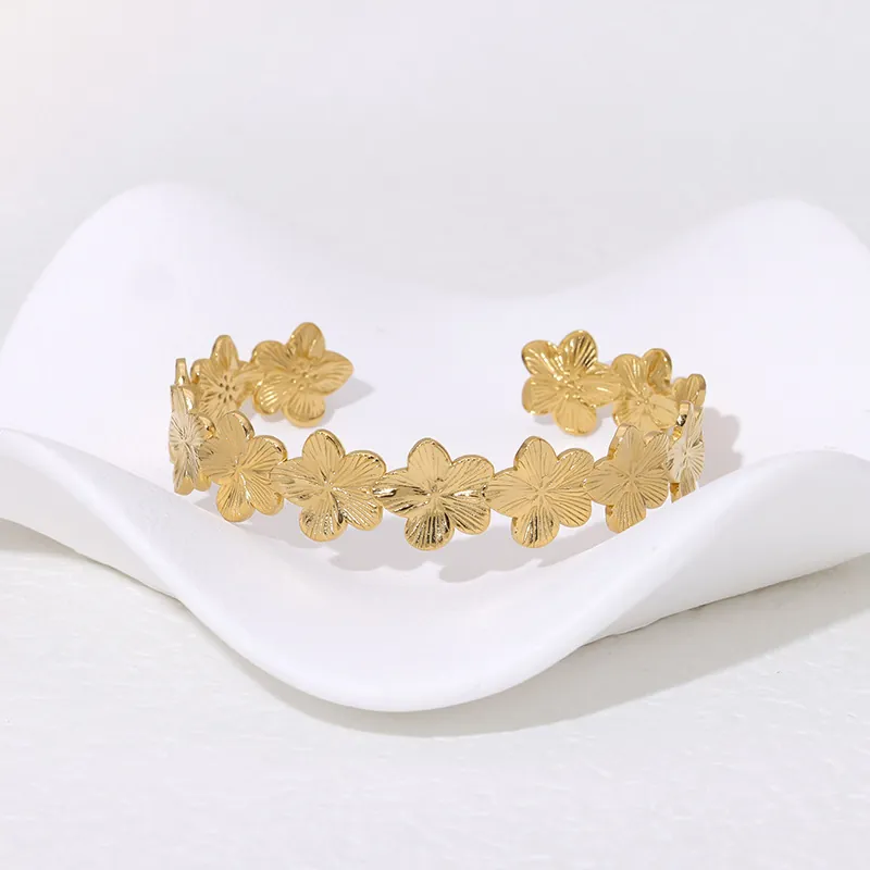 Edelstahl Blumen Offene Armspange Armband Für Frauen 18K Vergoldet Chic Florales Muster Minimalistischer Schmuck