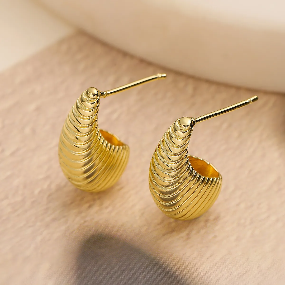 Retro Threaded Teardrop Stud Earrings Copper With Gold Plated Textured Metallic For Women