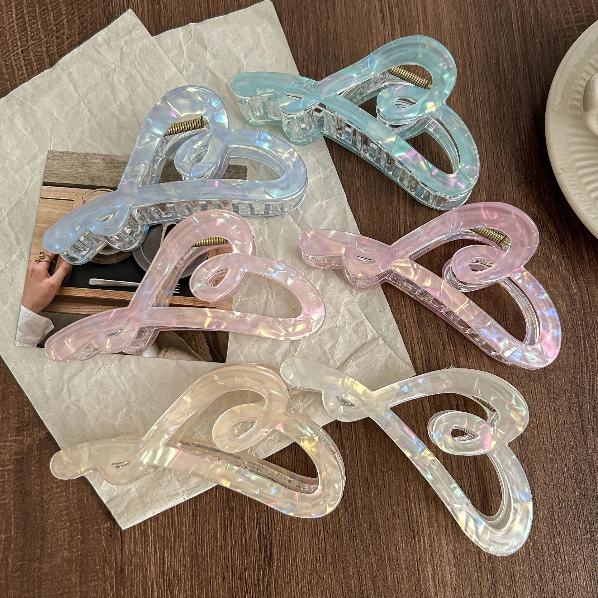 Heart Shaped Iridescent Hair Claw Clip Large Mermaid Color Acrylic Plastic Shark Clip Fashion Hair Accessories For Women