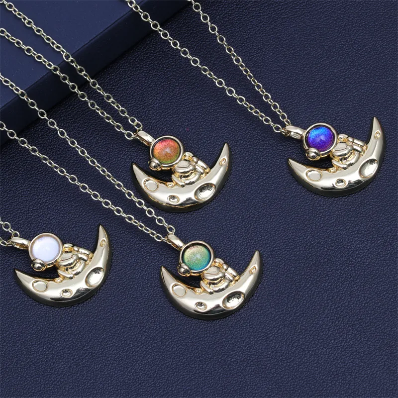Astronaut Sitzend Auf Mond Anhänger Halskette Kupfer Zirkonia Spaceman Himmlischer Schmuck Für Damen