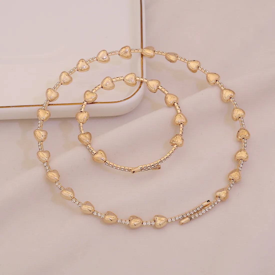Set Di Gioielli Con Collana E Bracciale A Forma Di Cuore Oro Elegante Rame CCB Strass Girocollo Elastico Con Perle