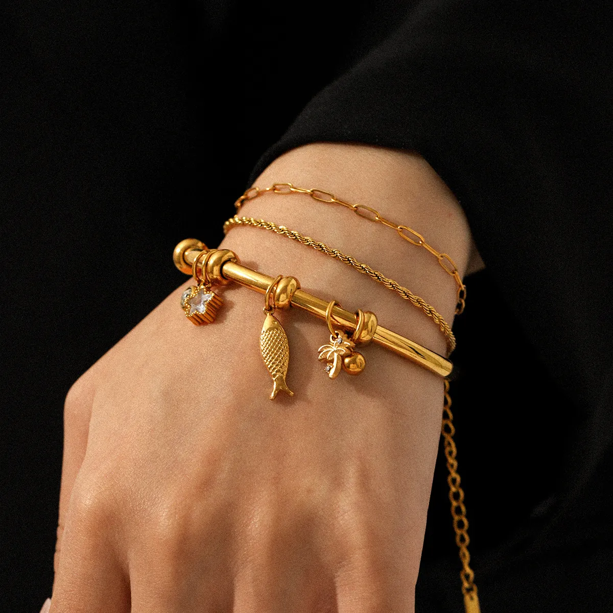 Bracelet Jonc À Breloques Acier Inoxydable Plaqué Or 18K Pour Femmes Pendentifs Poisson Étoile Palmier Bijoux