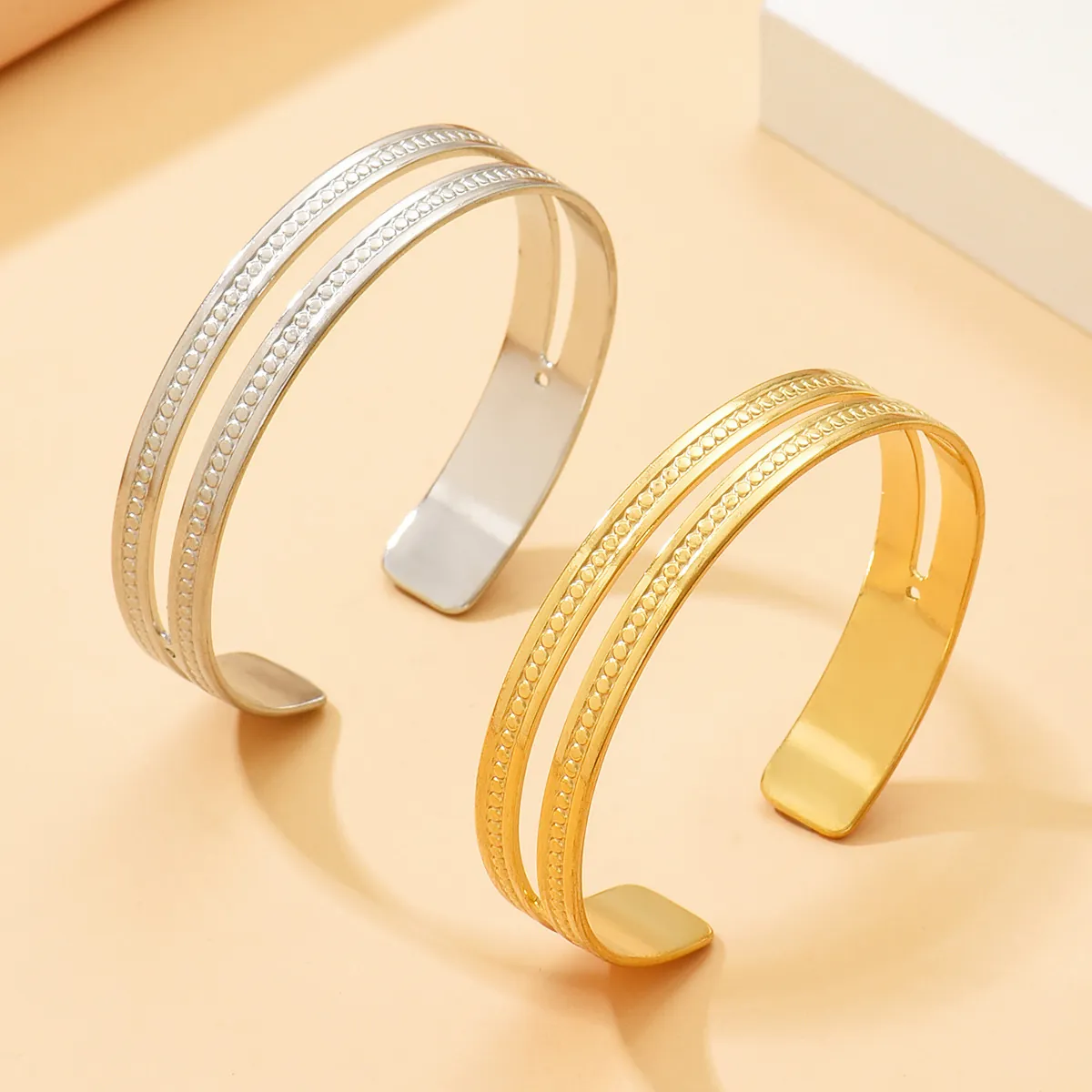 Brazalete Abierto De Acero Inoxidable Para Mujer Doble Fila Hueca Textura De Cuentas Retro Minimalista Chapado En Oro