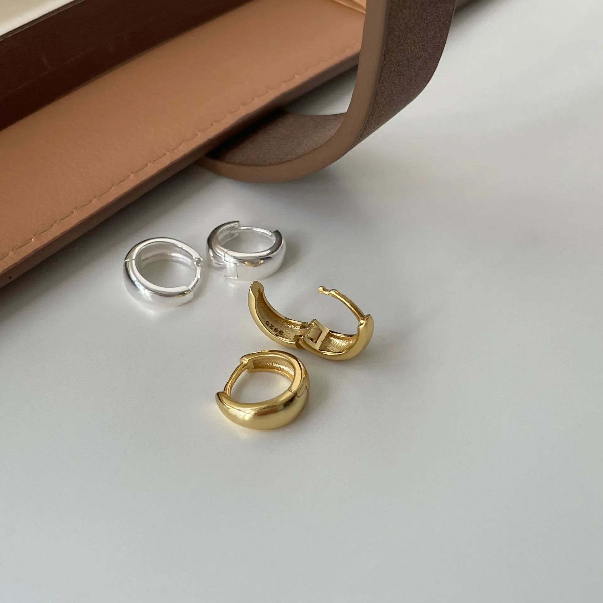 Pendientes De Aro De Plata De Ley 925 Minimalistas Geométricos Huggie Estilo Simple Joyería Diaria Para Mujeres