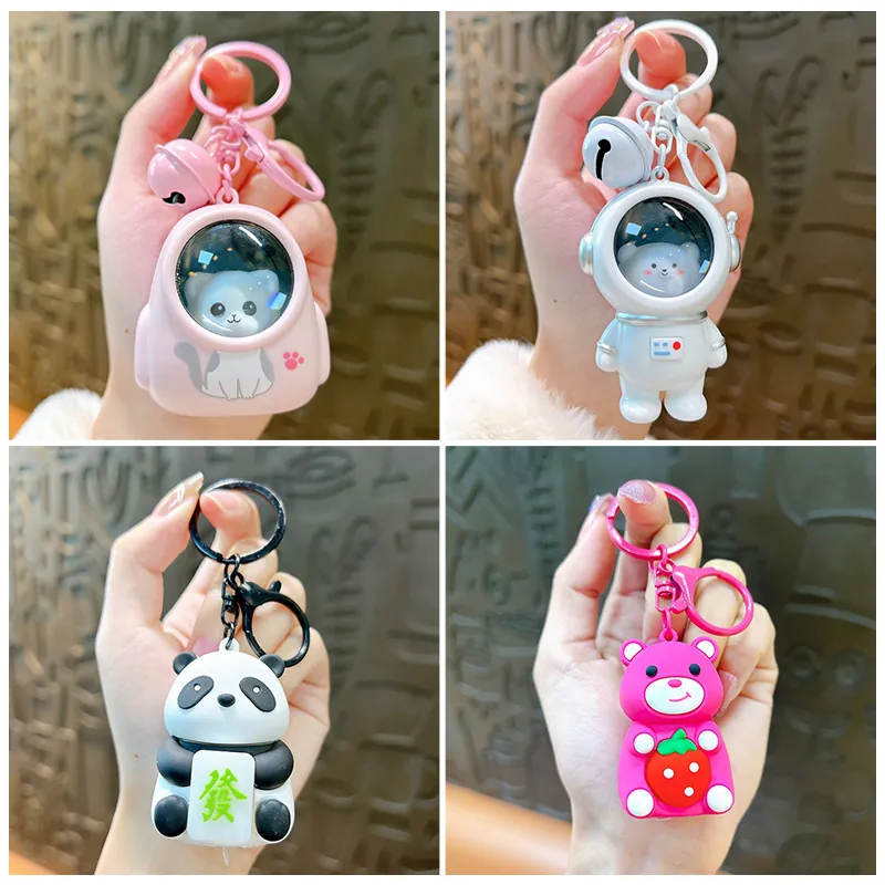 Portachiavi Animali Cartoni Animati LED Luminoso Resina Silicone Panda Astronauta Orso Con Fragola Pendente Borsa