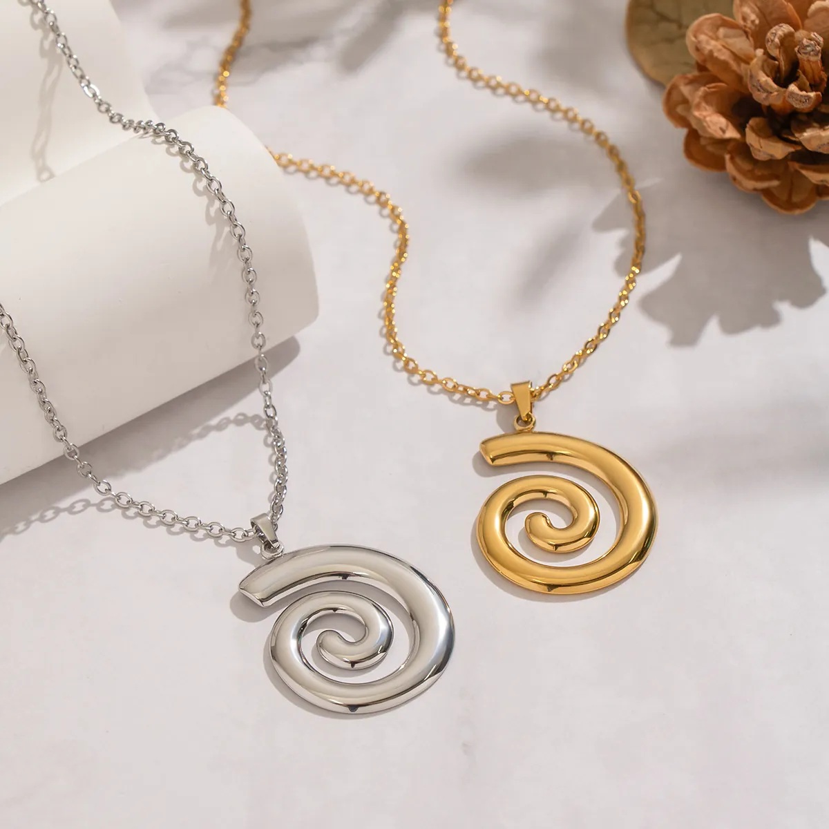 Collier Pendentif Spirale Acier Inoxydable 304 Imperméable Hypoallergénique Tourbillon Géométrique Bijoux Pour Femmes