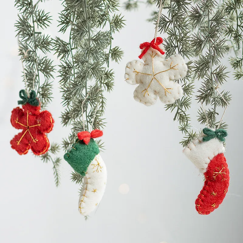 Handmade Wool Felt Christmas Tree Hanging Decorations Reindeer Santa Snowman Snowflake Christmas Stocking Ornaments For Holiday Home Party Decor