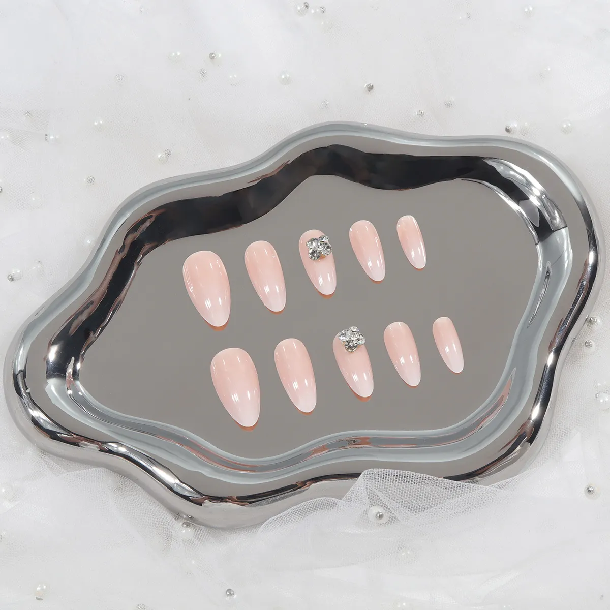 Élégants Faux Ongles À Presser Dégradé Rose Nude Avec Nœud Argenté Strass Floraux Longs Amande Pour Femmes