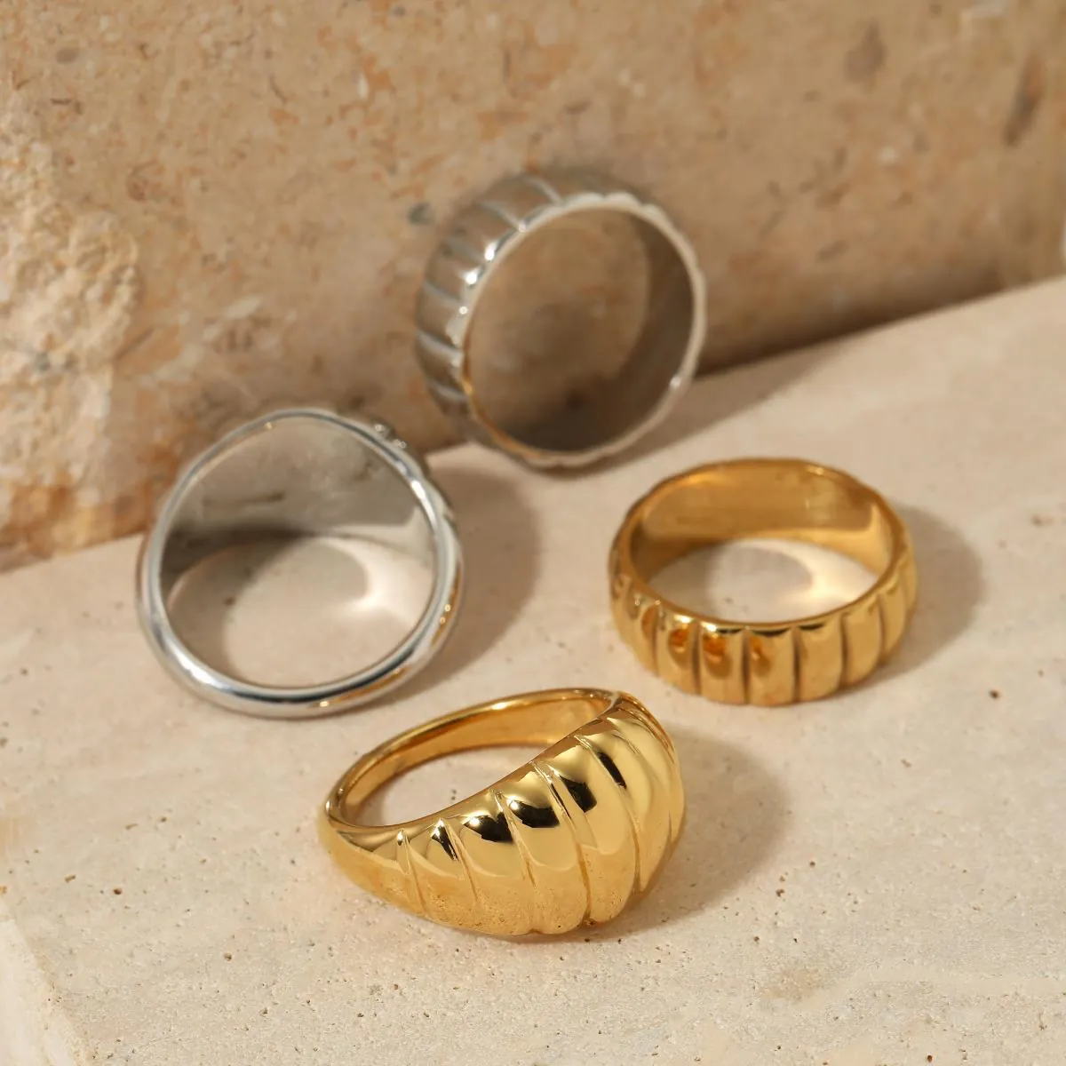 Croissant Gerippter Kuppelring 316 Edelstahl Wasserdicht Anlaufgeschützt Klobig Dickes Band Minimalistischer Schmuck