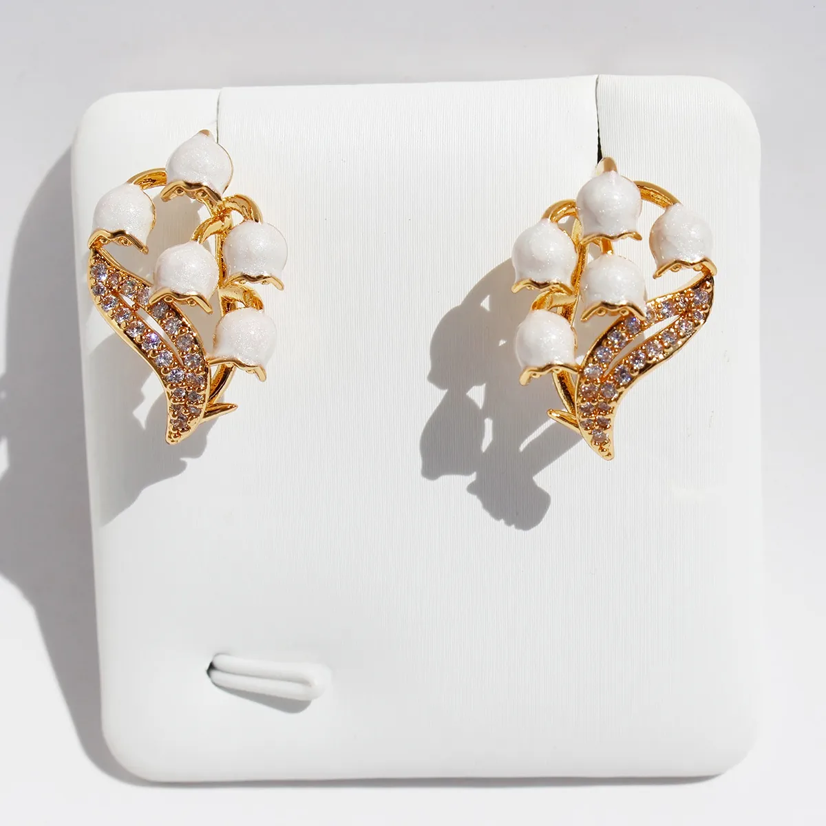 Orecchini A Lobo Mughetto Ottone Smalto Bianco Zircone Fiore Floreale Elegante Retro Francese Per Donne