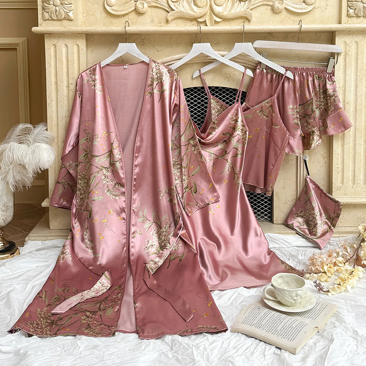 Imprimé Floral Imitation Satin Satin Pyjama Robe Robe Cami Et Short Avec Sac Pour Femme Élégante Tenue De Détente