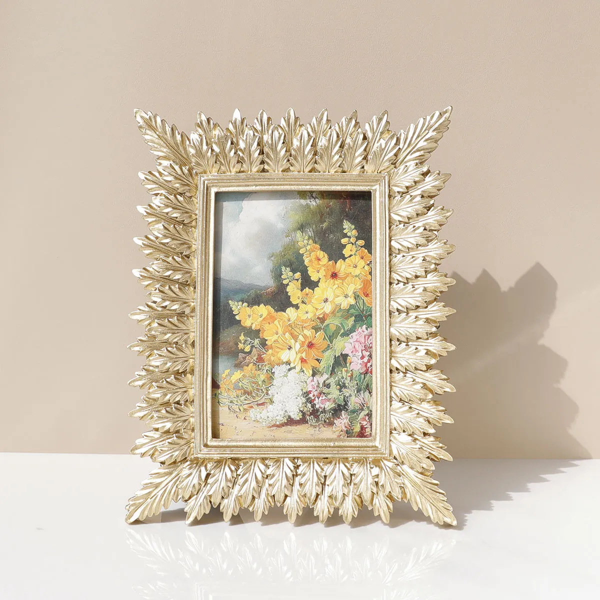 Vintage Gold Leaf Photo Frame Resin Carved Desktop Picture Holder American Style Home Office Decoration