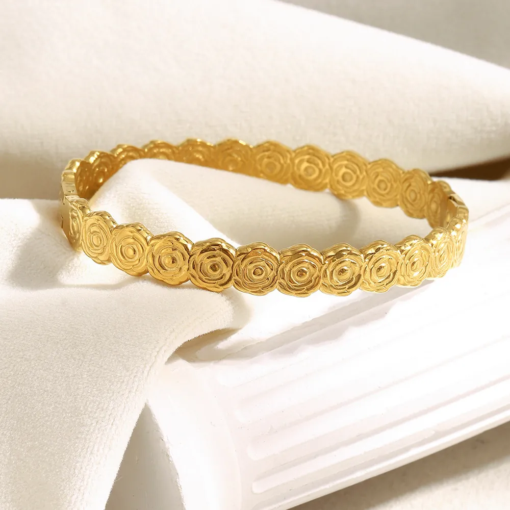 Bracciale Rigido Rosa Fiore Rilievo Floreale Acciaio Inossidabile Placcato Oro 18K Chiusura A Cerniera Retro Gioielli Donne