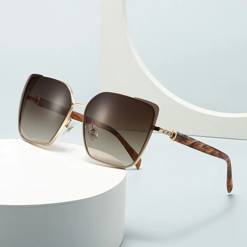 Modern Retro Women's Oversized Square Sunglasses Metal Frame UV400 Gradient PC Lens Fashion Decorative Eyewear For Daily Vacation