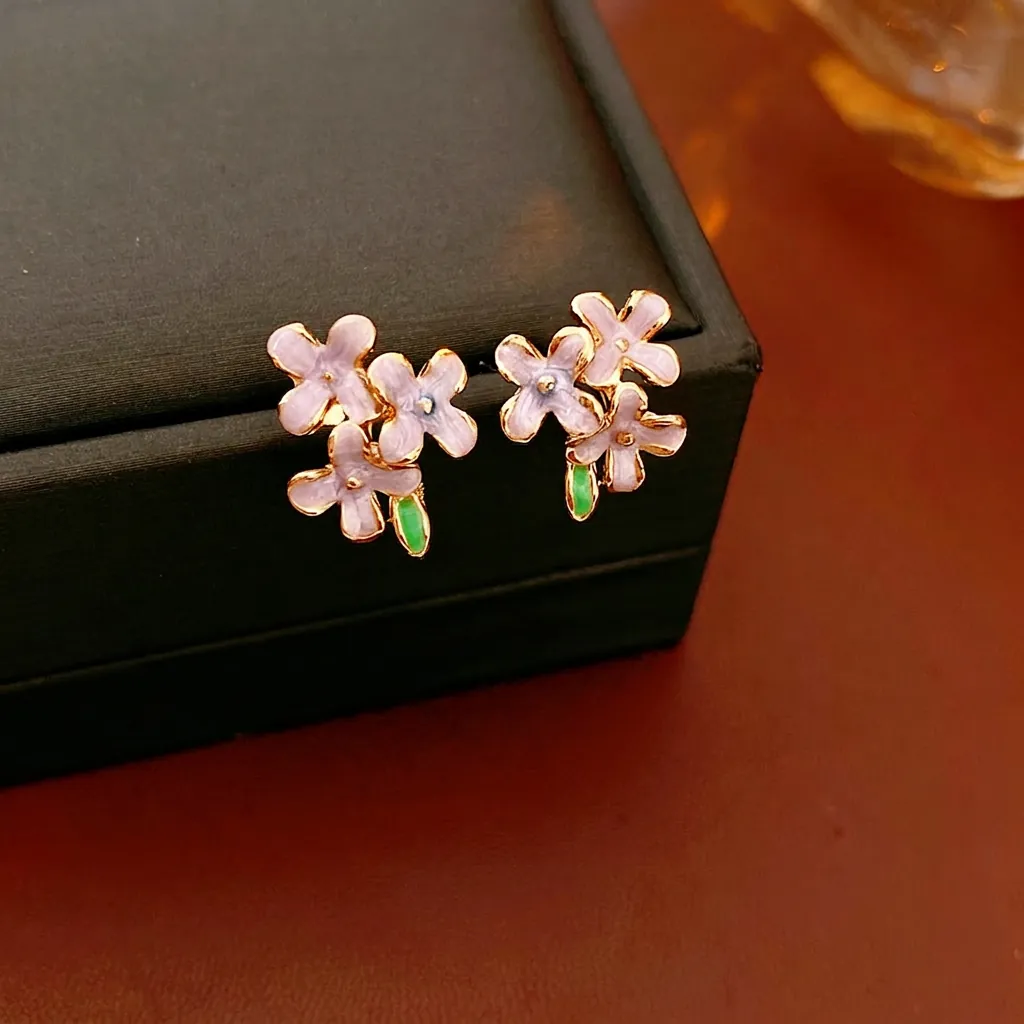 Lila Blumenstecker Ohrringe Legierung Emaille Süß Elegant Flieder Floraler Schmuck Mit Silbernen Ohrsteckern Für Damen
