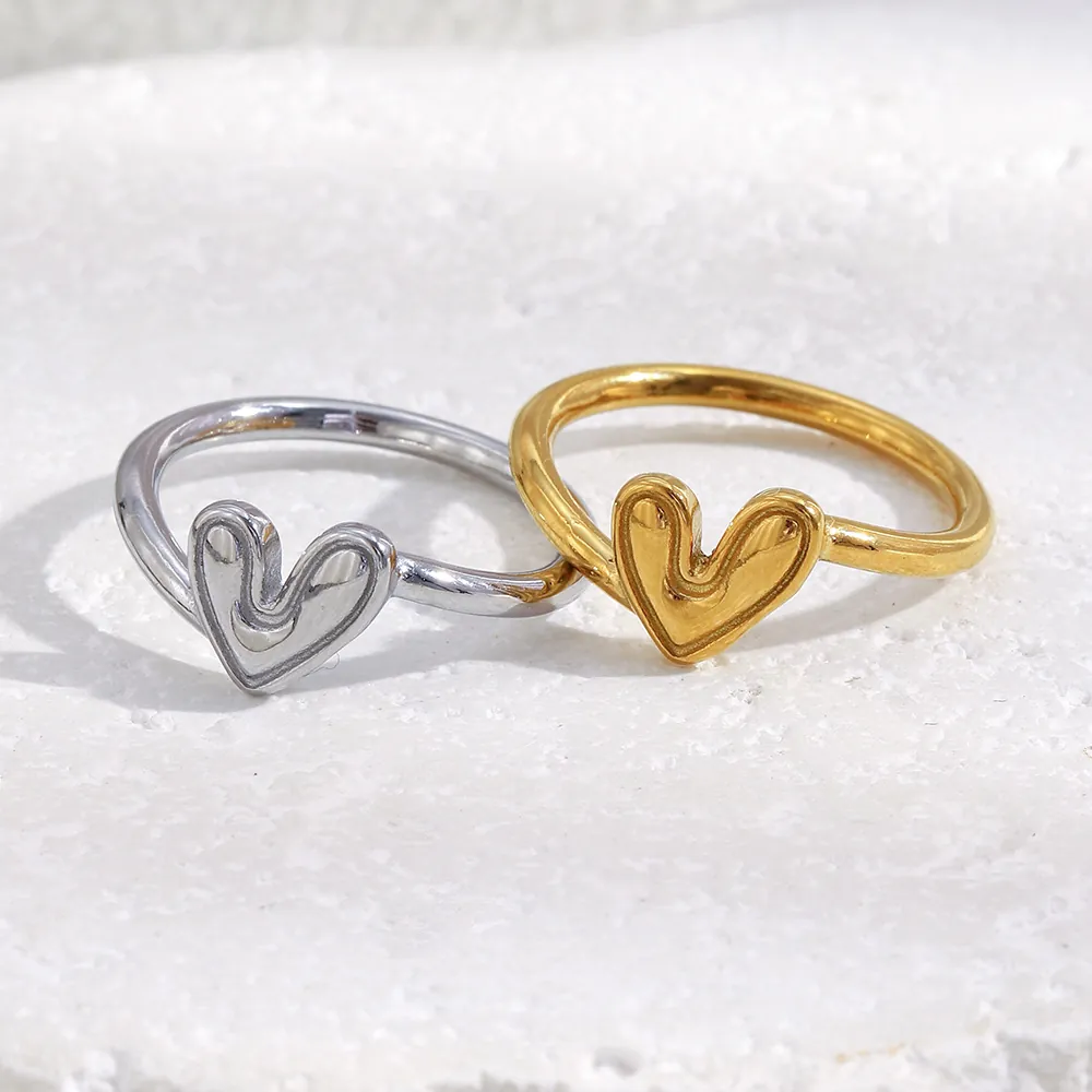 Bague Coeur Incliné Minimaliste En Acier Inoxydable Plaqué Or 18K Bijoux De Mode Géométriques Pour Femmes Style Élégant