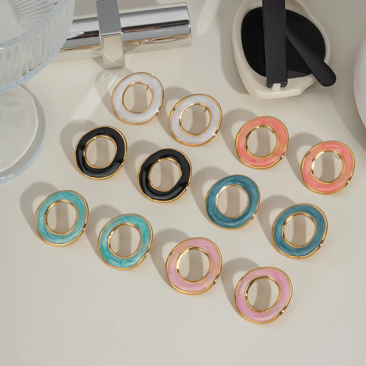 Boucles D'oreilles Puces Rondes Géométriques Acier Inoxydable Plaquées Or Émail Coloré Bijoux De Mode Pour Femmes