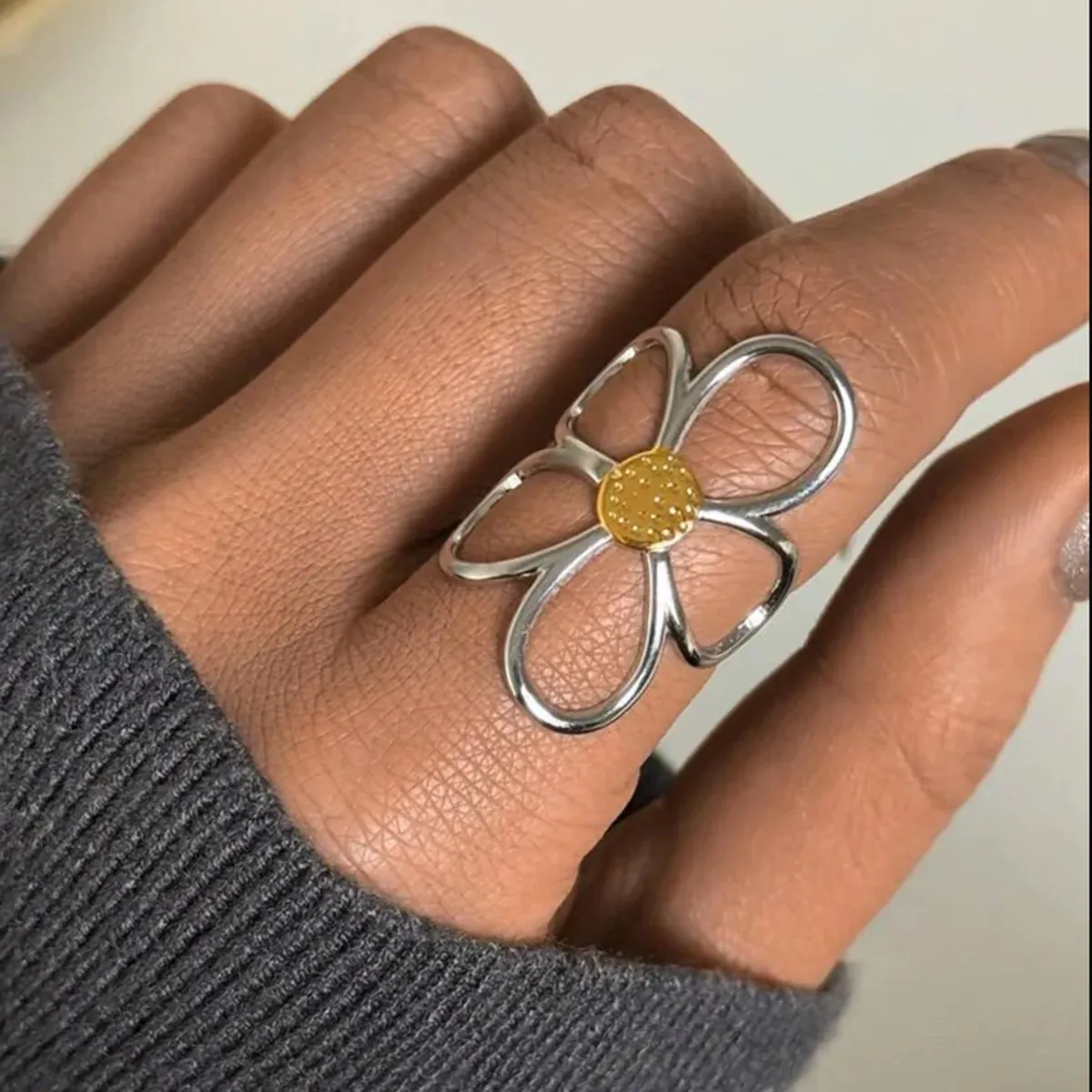Hollow Flower Open Ring For Women Stainless Steel Titanium Steel Floral Adjustable Chic Jewelry Non-fading Mixed Color