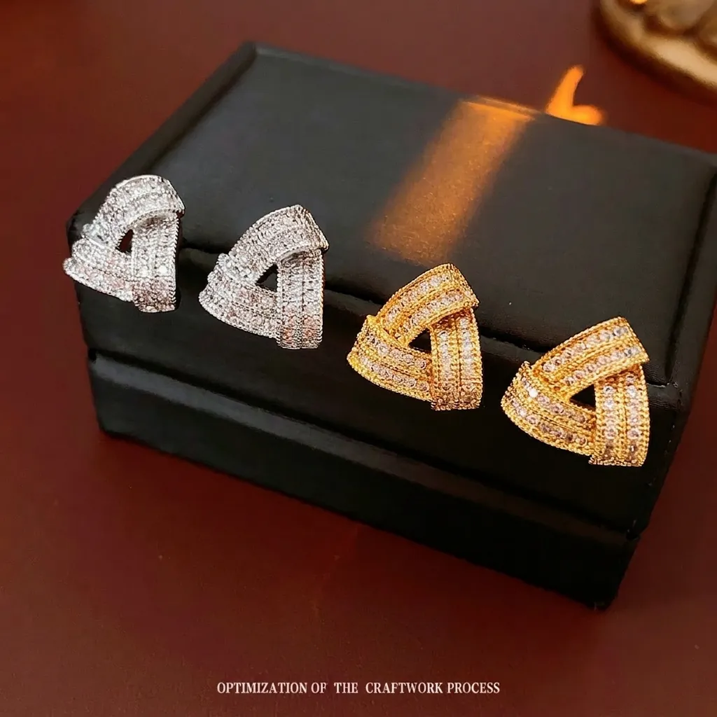 Boucles D'Oreilles À Tige Triangle Géométrique Avec Zircone Pavé Cuivre Et Tige En Argent Pour Femme