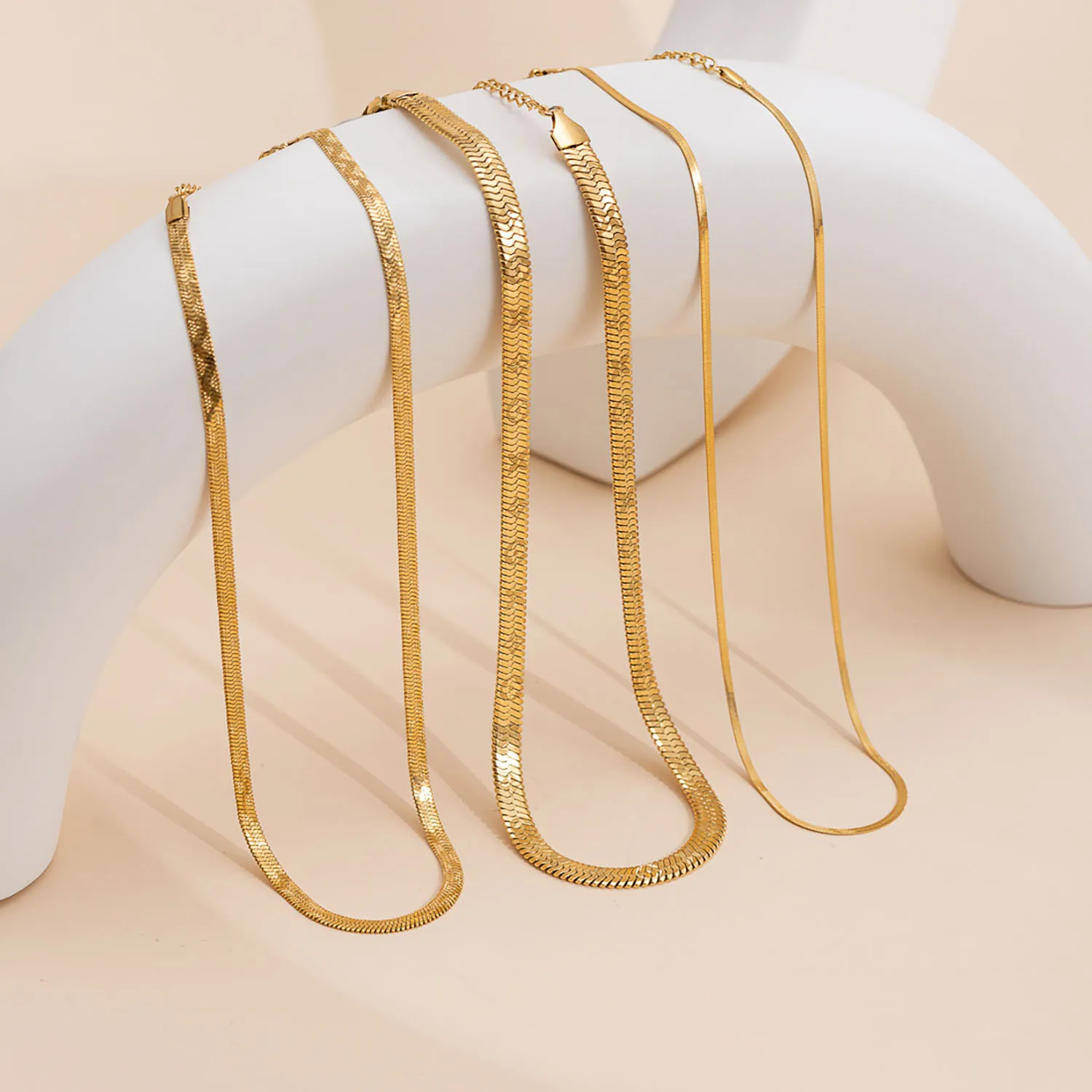 Minimalist Stainless Steel Gold Plated Snake Bone Link Chain Necklace For Women High Sense Luxury Fashion Jewelry Accessories