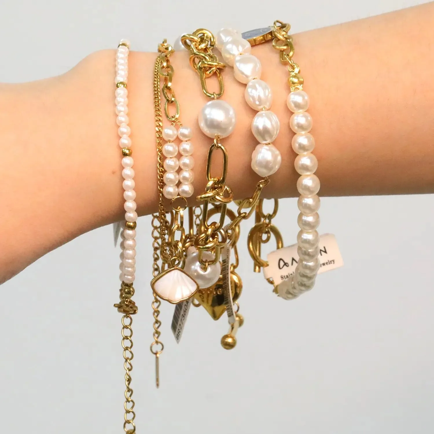 Elegant Artificial Pearl Bracelet For Women 18K Gold Plated Stainless Steel Chain Faux Artificial Pearl Jewelry