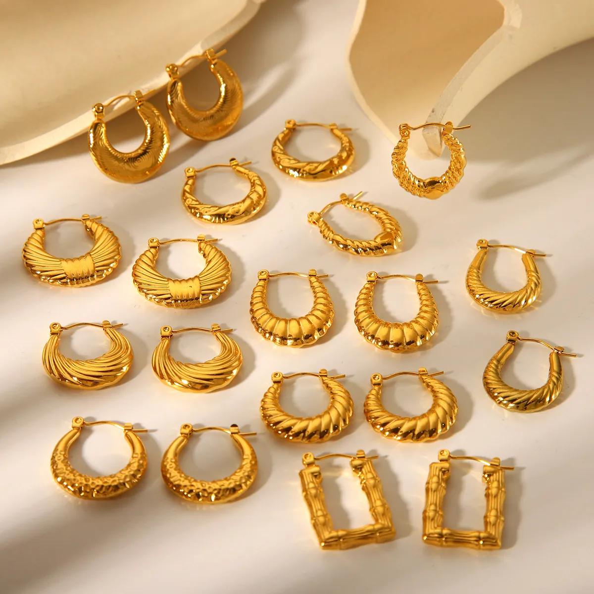 Créoles Texturées Plaqué Or 18K Acier Inoxydable En Forme De U Bijoux Fantaisie Pour Femmes