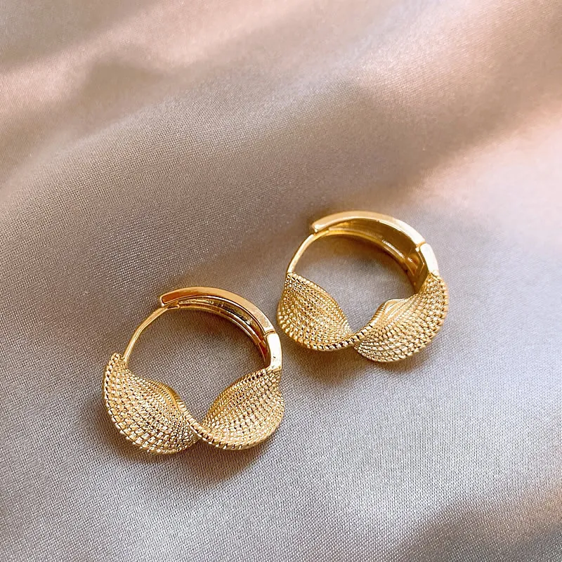 Alloy Twist Texture Hoop Earrings Geometric Minimalist Metallic Fashion Accessories For Women