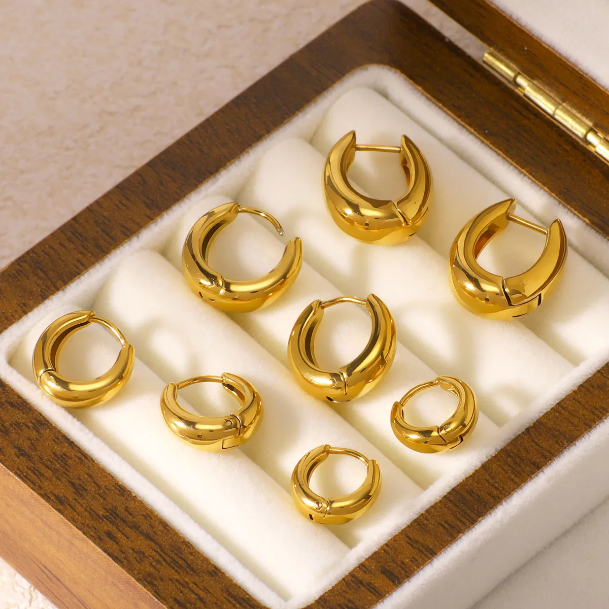 Orecchini A Cerchio Geometrici Minimalisti Acciaio Inossidabile Placcato Oro 18K Gioielli Impermeabili Ipoallergenici Per Donna