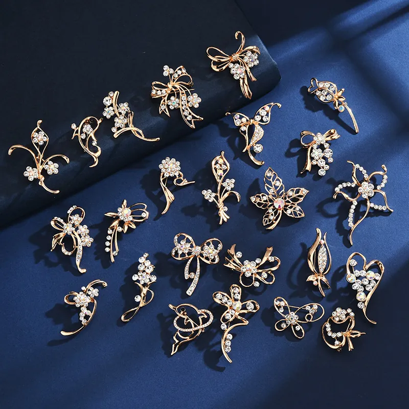 Elegant Alloy Rhinestone Brooch Pin For Women Fashion Artificial Pearl Floral Bow Heart Design Corsage For Scarf Dress Suit Banquet Jewelry Accessory