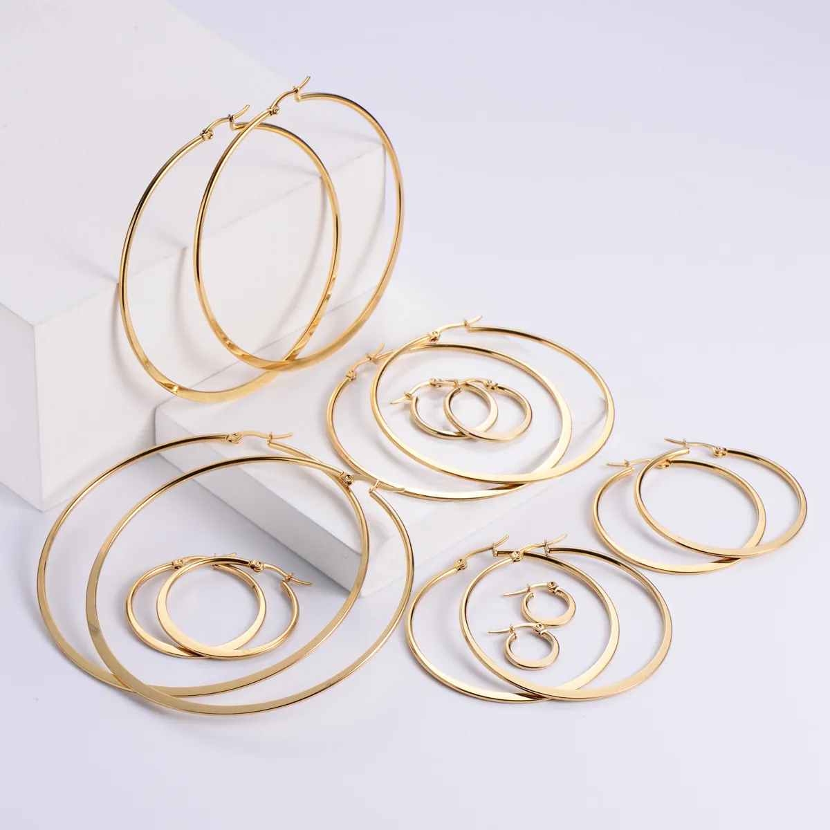 Classic Gold Hoop Earrings For Women 18K Gold Plated Stainless Steel Minimalist High Polished Snap Closure Jewelry