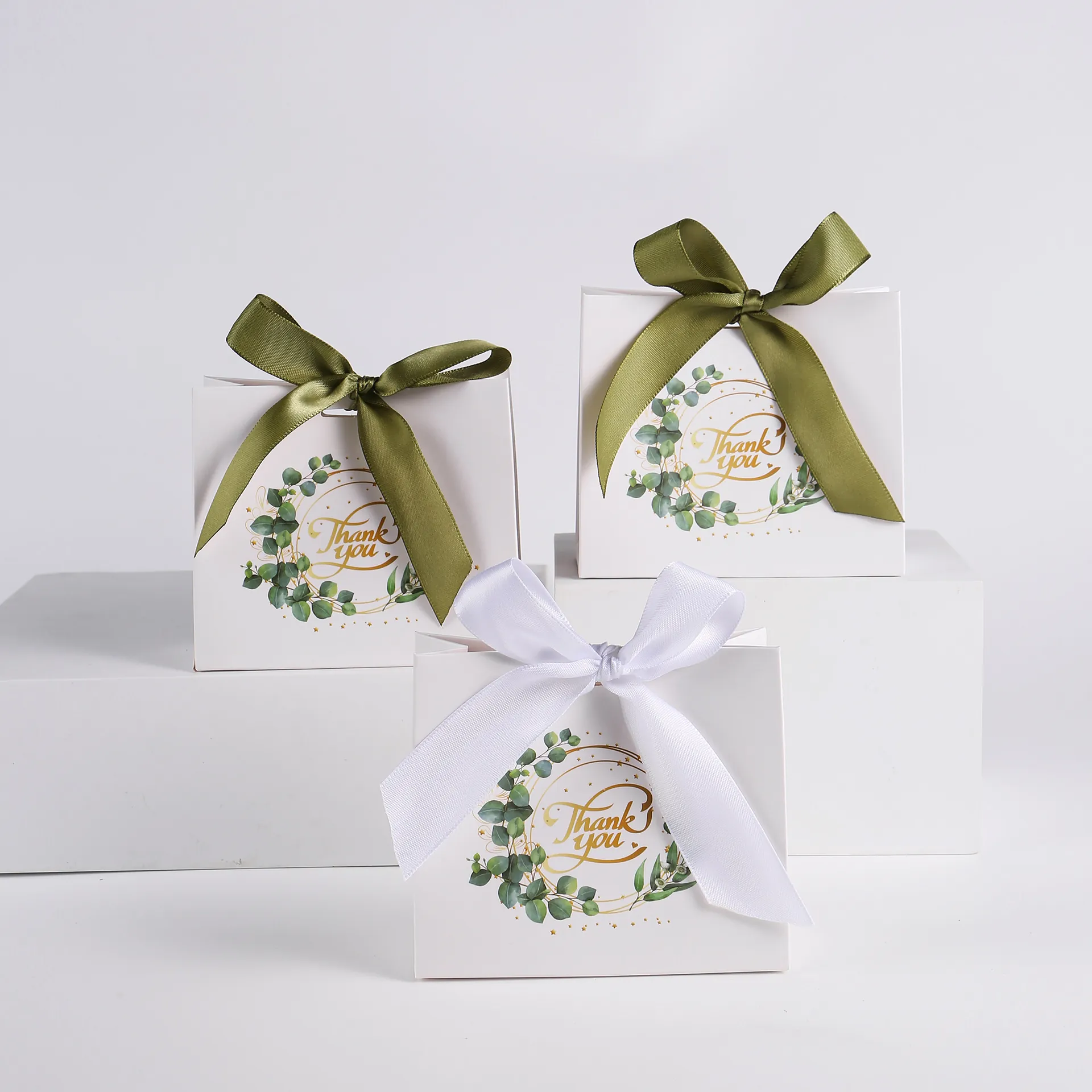 Wedding Gift Box Eucalyptus Leaf Floral Thank You Paper Party Favor Bag Ribbon Handle Elegant Minimalist Handbag