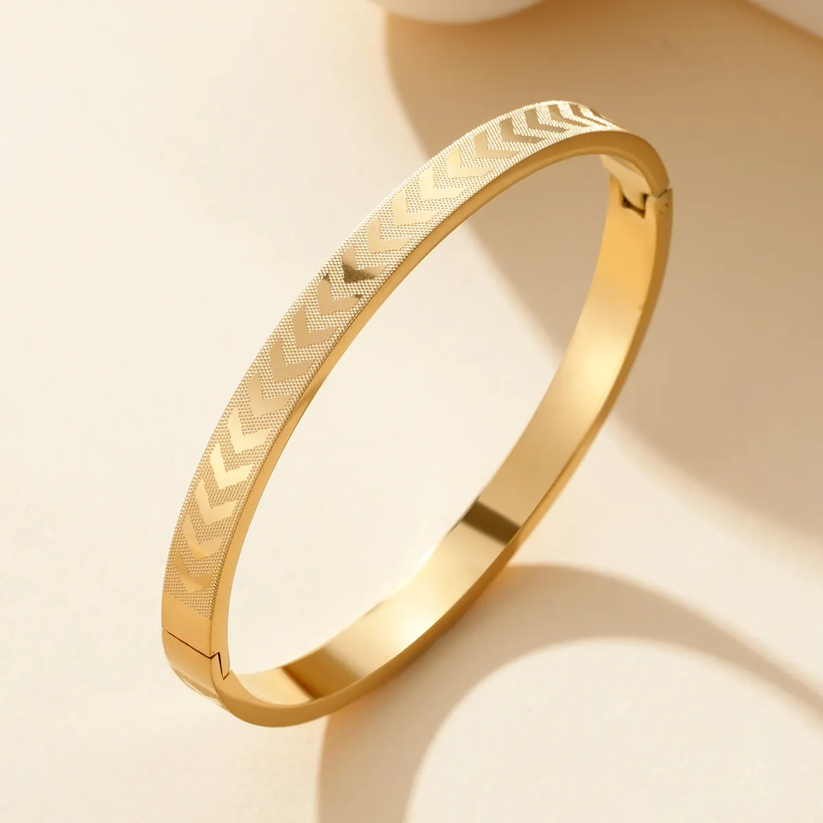 Minimalist Stainless Steel Arrow Pattern Bangle For Men Women Retro Electroplated Couples Bracelet Fashion Jewelry Gift