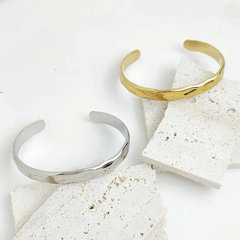 Hammered Texture Stainless Steel Bangle Open Cuff Minimalist Wavy Design 14K Gold Plated Elegant Fashion Jewelry