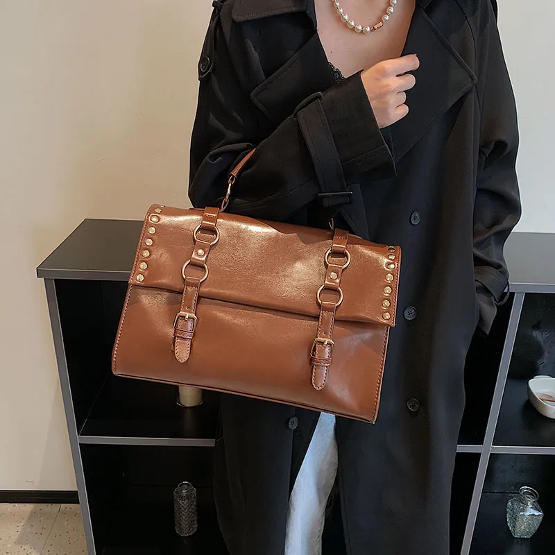 Vintage PU Leather Messenger Shoulder Bag For Women Retro Rivet Decor Large Capacity Work Commute Handbag