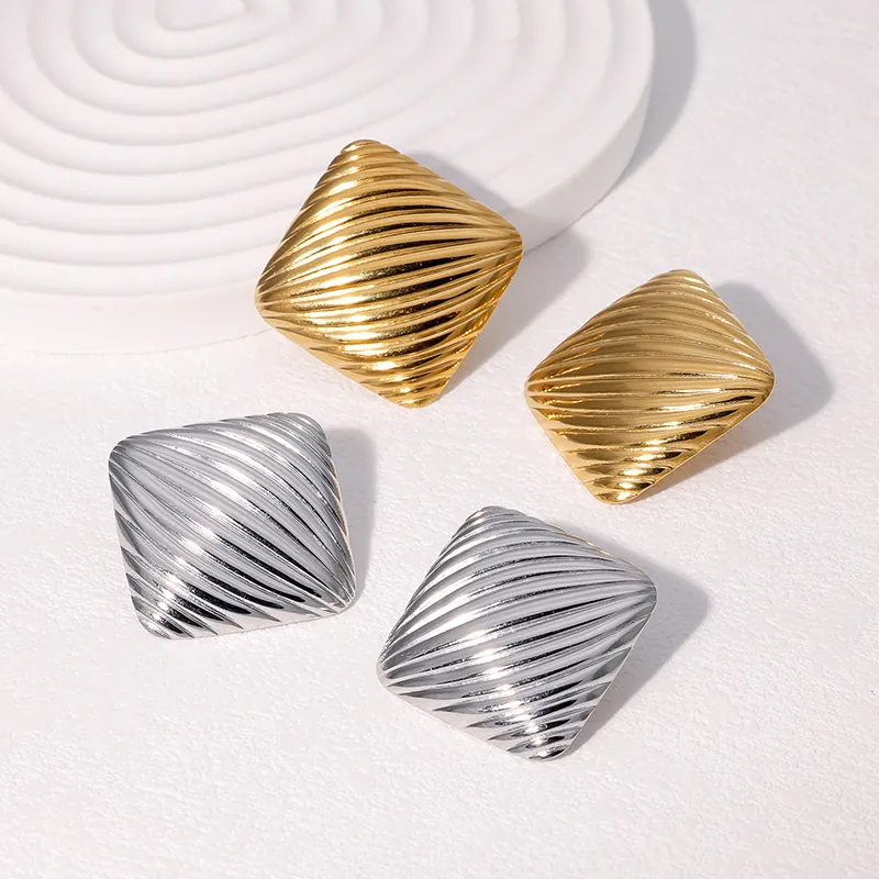 Orecchini Quadrati In Acciaio Inossidabile Trama Ondulata Placcati Oro 18K Geometrici Borchie Donna Eleganti