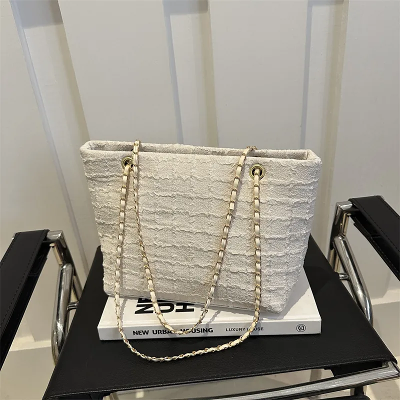 Vintage Tweed Large Capacity Tote Bag For Women Woven Texture Gold Chain Shoulder Bag Chic Daily Commute Handbag