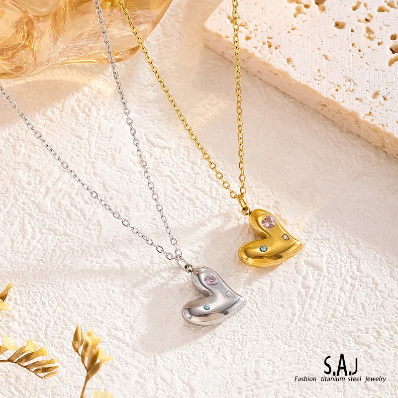Titanium Steel Heart Pendant Necklace With Colorful Rhinestones Non Tarnish Electroplated Clavicle Chain Jewelry For Women
