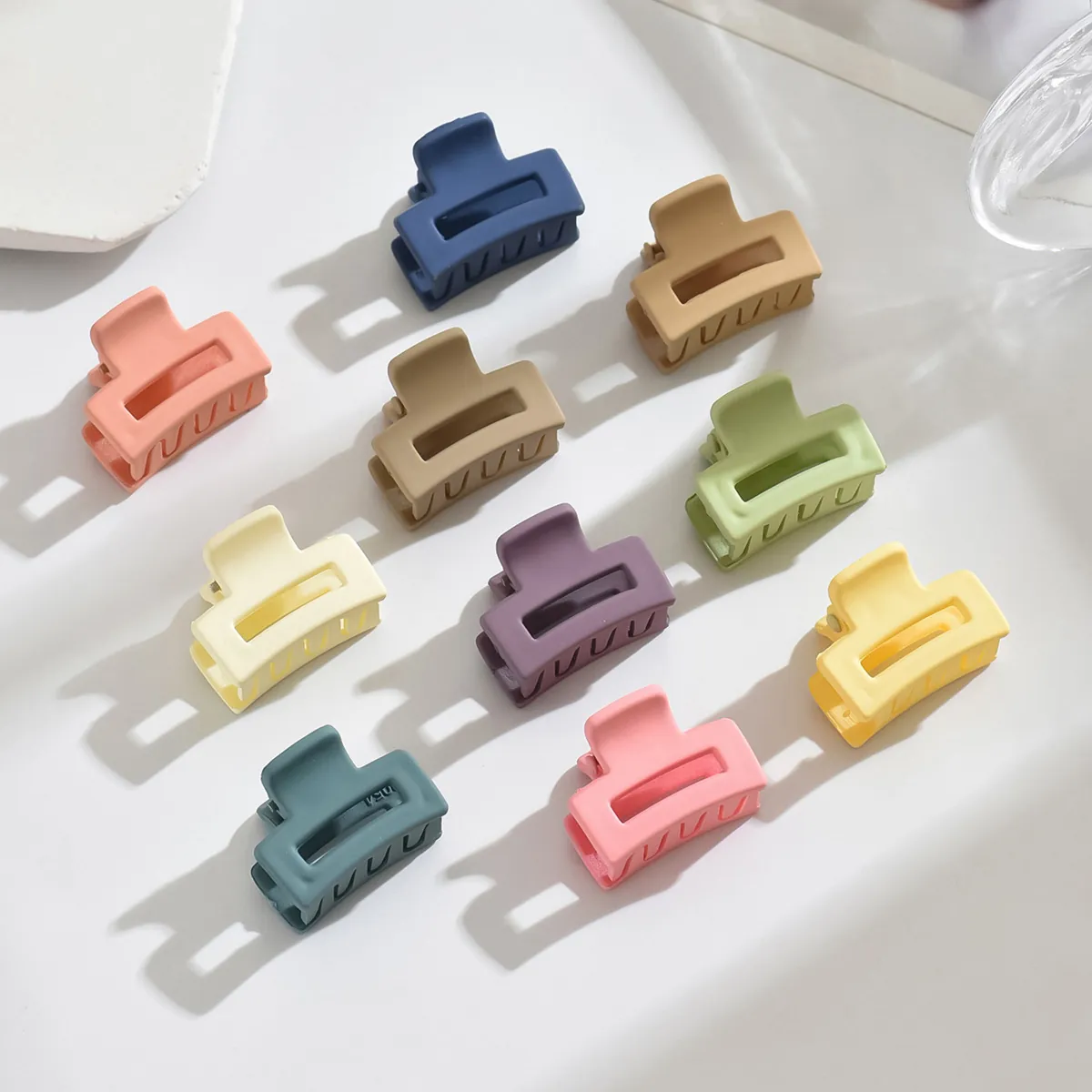 Pinces Crabe Carrées Minimalistes en Plastique Mat Petites Barrettes Géométriques en Résine pour Femmes Accessoires de Coiffure