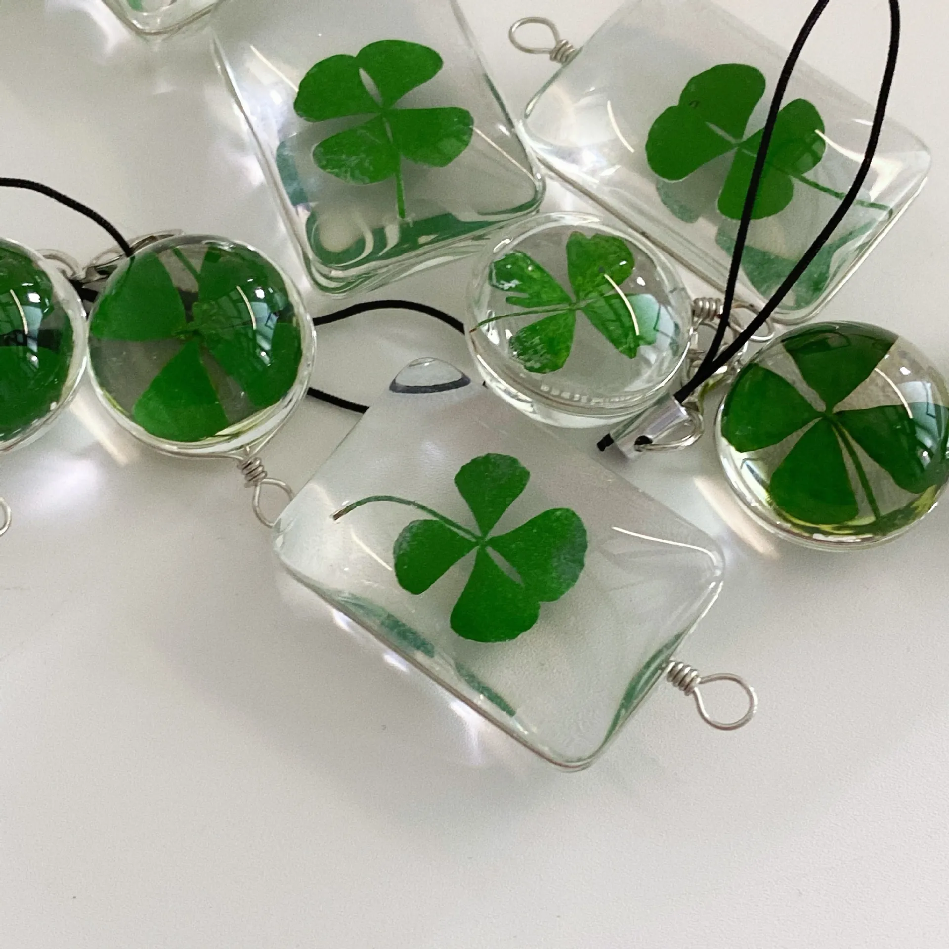 Four Leaf Clover Keychain Real Dried Flower Specimen Resin Pendant Lucky Charm For Bag Phone Strap