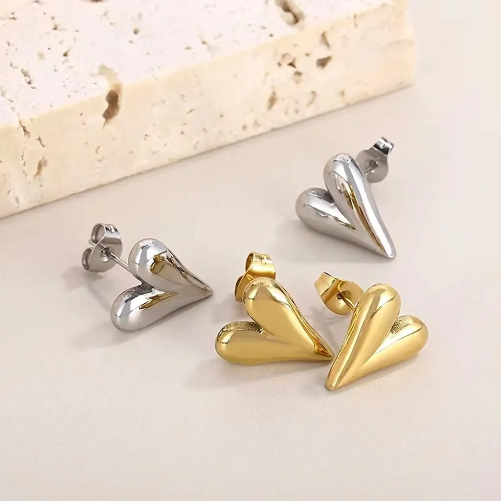 Boucles D'oreilles Coeur Acier Titane Plaqué Sous Vide Mode Minimaliste Design De Niche Avec Tige Acier Inoxydable