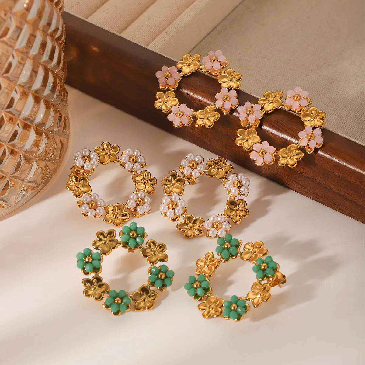 Boucles D Oreilles Créoles Couronne Florale Acier Inoxydable Avec Künstliche Perles De Culture Style Pastoral Français Femmes Élégantes