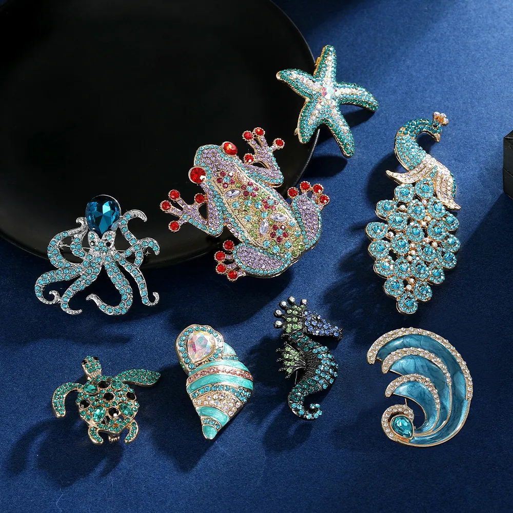 Ocean Animal Brooches Alloy Rhinestone Crystal Marine Theme Pins Sea Star Octopus Turtle Seahorse Shell Peacock Jewelry