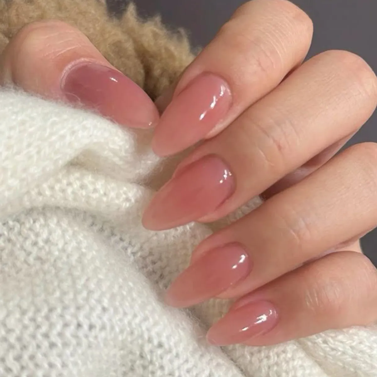 Faux Ongles Rose Gelée Brillant Forme Amande Longs Ongles Artificiels Simples Élégants Pour Femmes