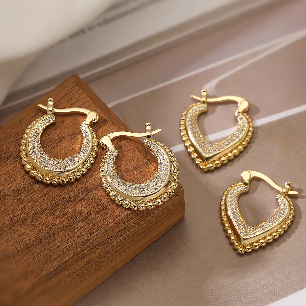 Herzförmige Creolen 18K Vergoldetes Kupfer Mit Zirkonia Geometrischer Luxusschmuck Für Damen